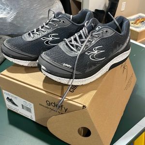 “Clinically proven to relieve pain” wore in house a few times. Great condition.